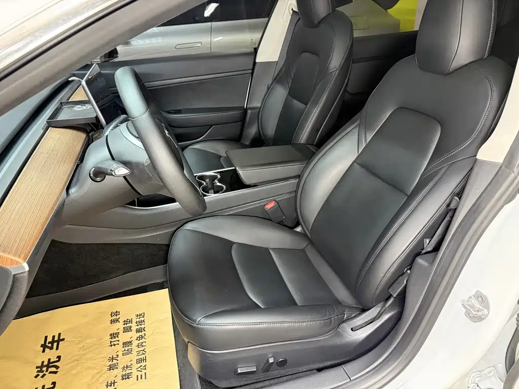 Tesla Model 3 — миниатюра 12