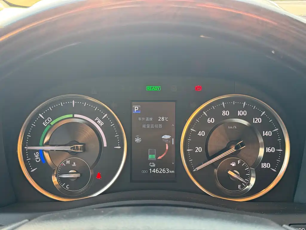 Toyota Alphard — миниатюра 23