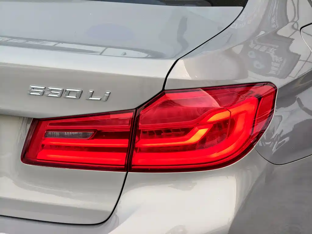 BMW 5 Series — миниатюра 21