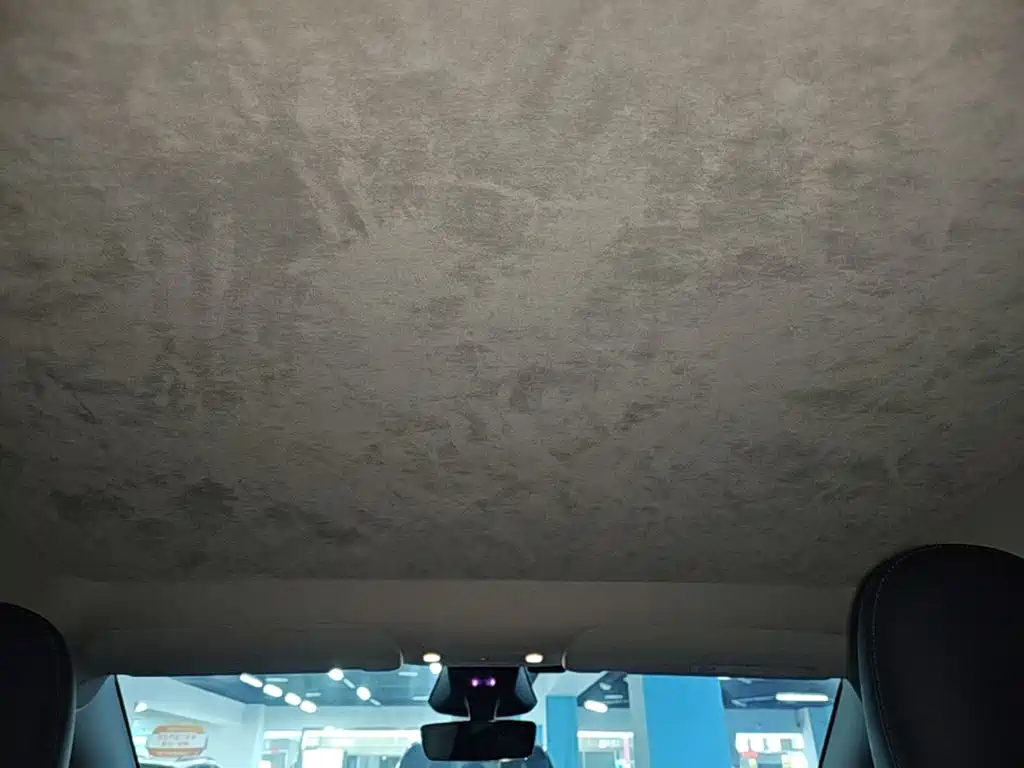 Tesla Model Y — миниатюра 18