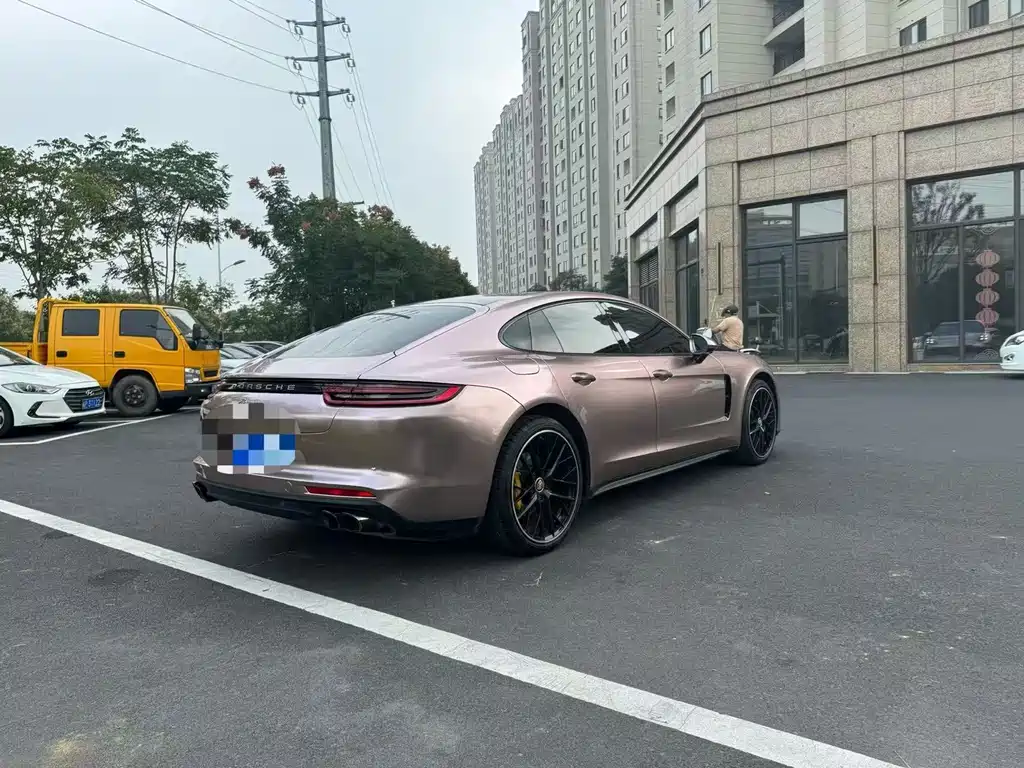 PORSCHE PANAMERA
