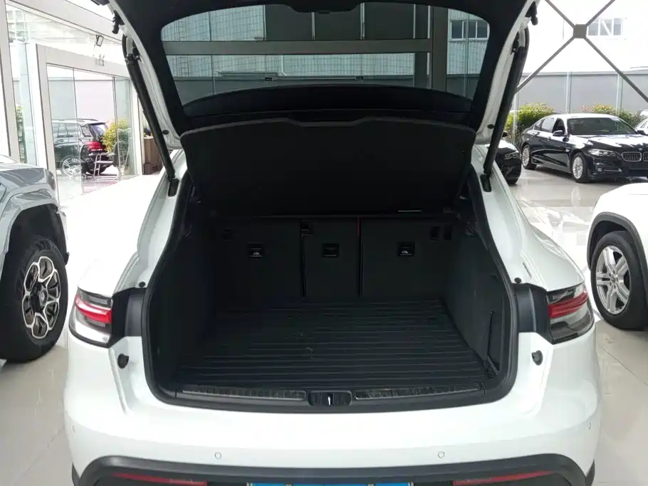 Porsche Macan — миниатюра 4