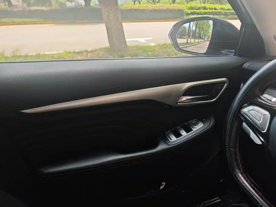 Roewe Feifan MARVEL R — миниатюра 7
