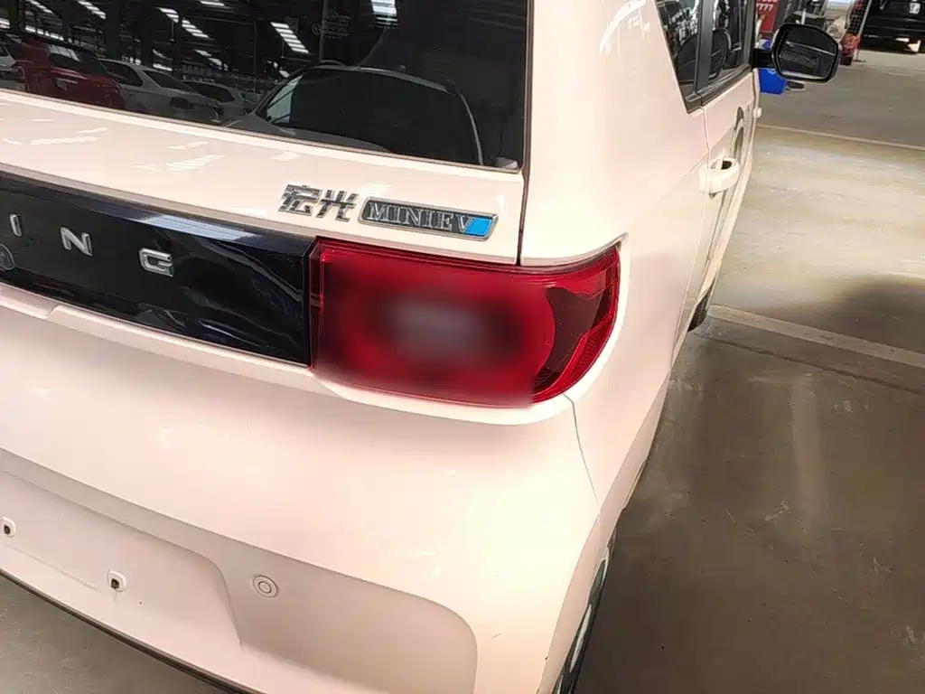 Wuling MINIEV — миниатюра 8