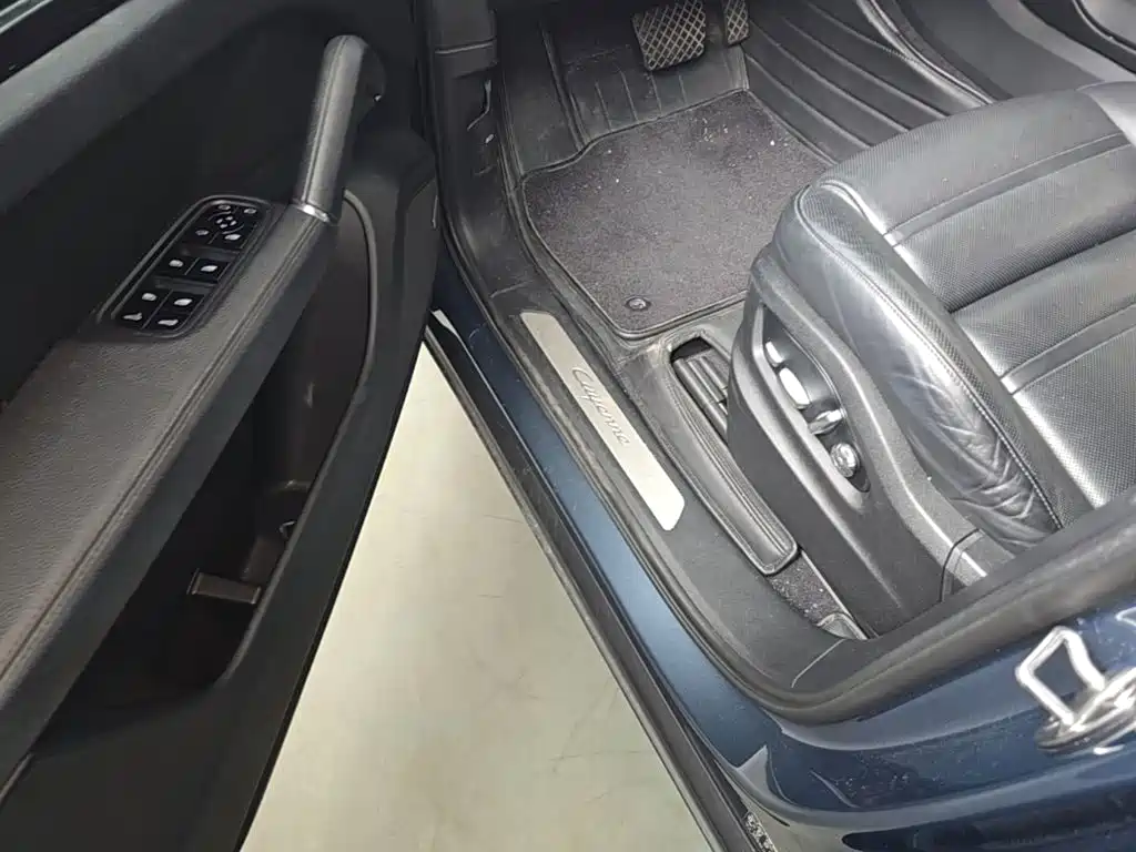 Porsche Cayenne — миниатюра 22