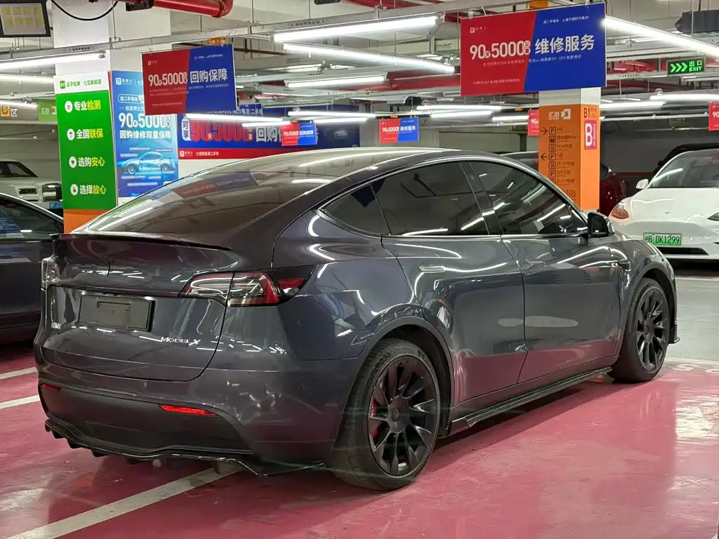 TESLA MODEL Y
