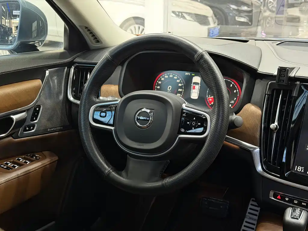 Volvo S90 — миниатюра 20