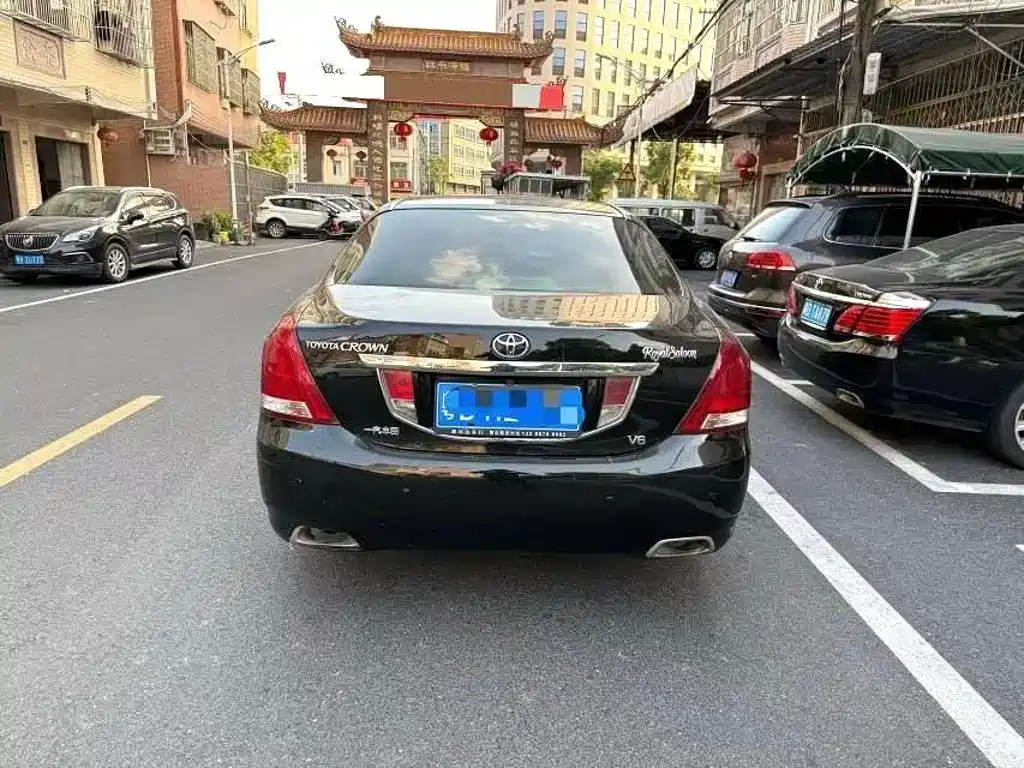 Toyota Crown — миниатюра 6