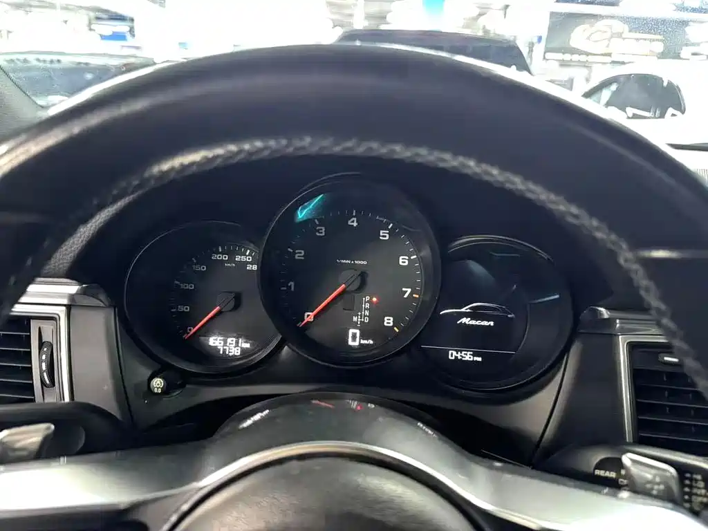Porsche Macan — миниатюра 6