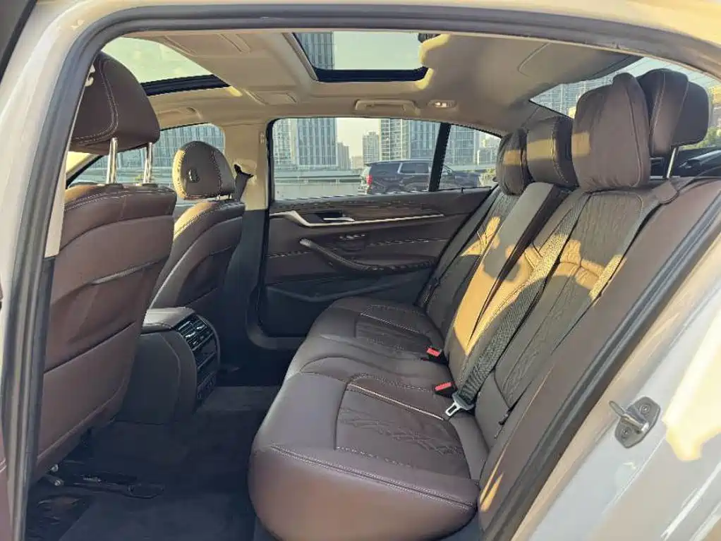BMW 5 Series New Energy — миниатюра 13
