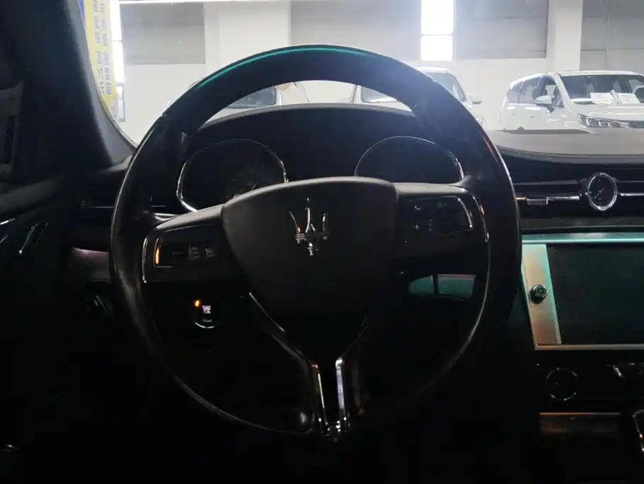 Maserati Quattroporte — миниатюра 15
