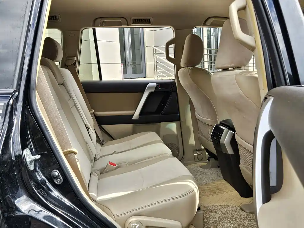 Toyota Land Cruiser Prado 2010 2.7L AT Standard