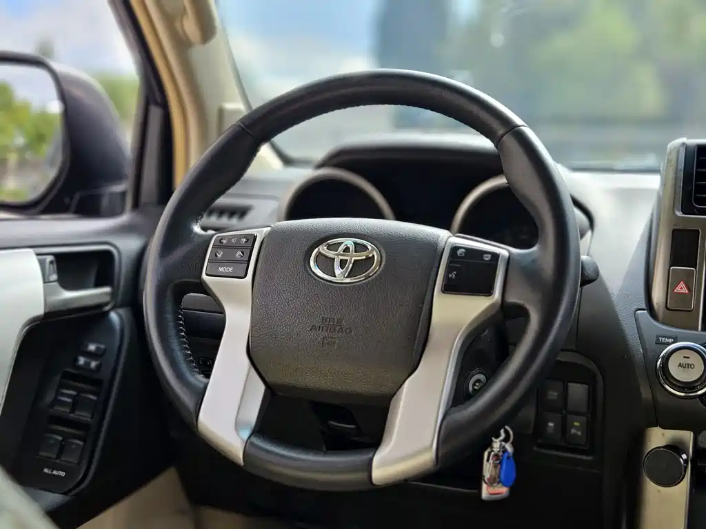 Toyota Land Cruiser Prado 2010 2.7L AT Standard