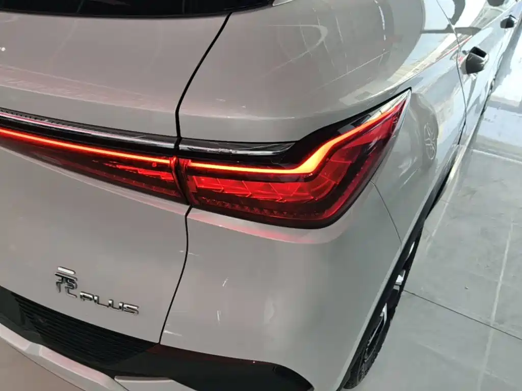 BYD Yuan Plus — миниатюра 8