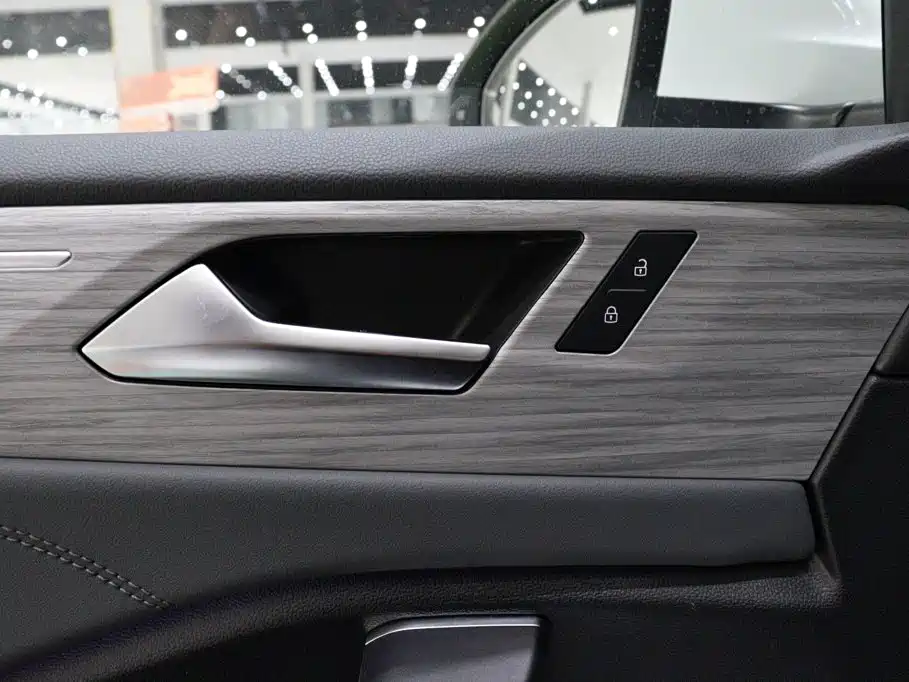 Volkswagen Sagitar — миниатюра 18