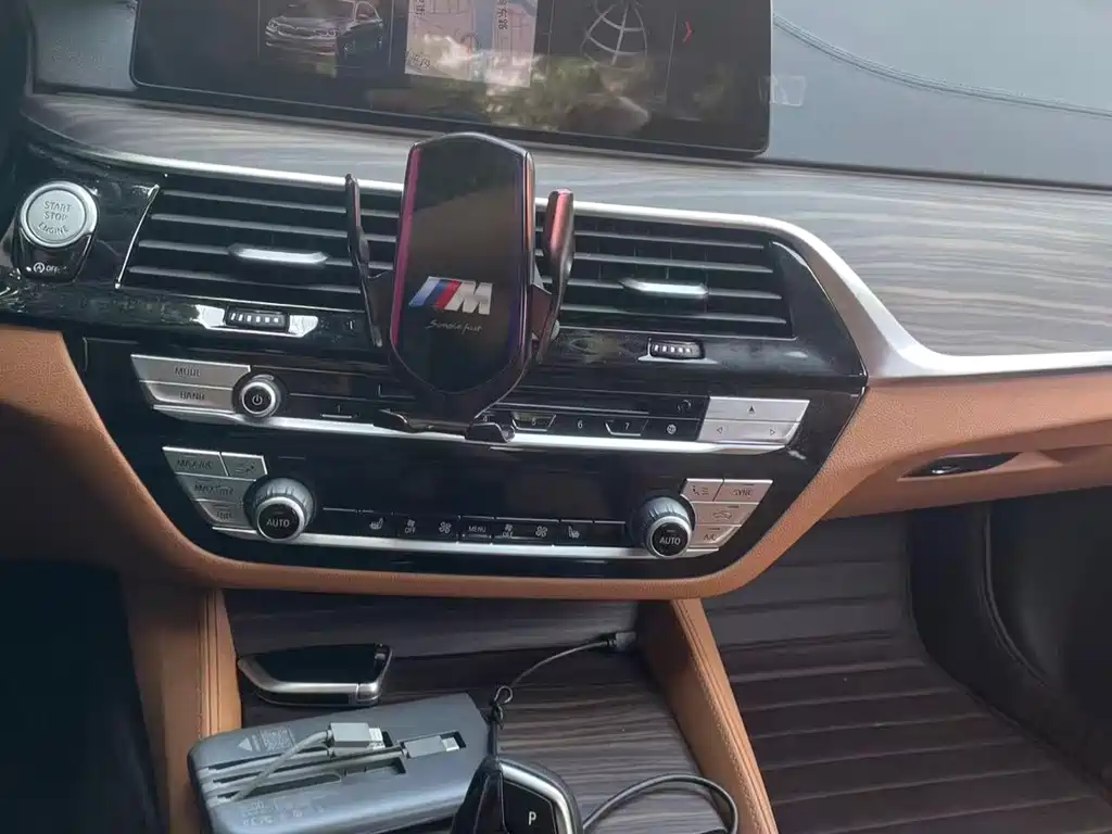 BMW 5 Series — миниатюра 8