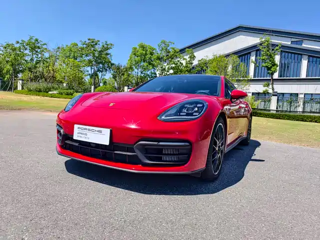 PORSCHE PANAMERA
