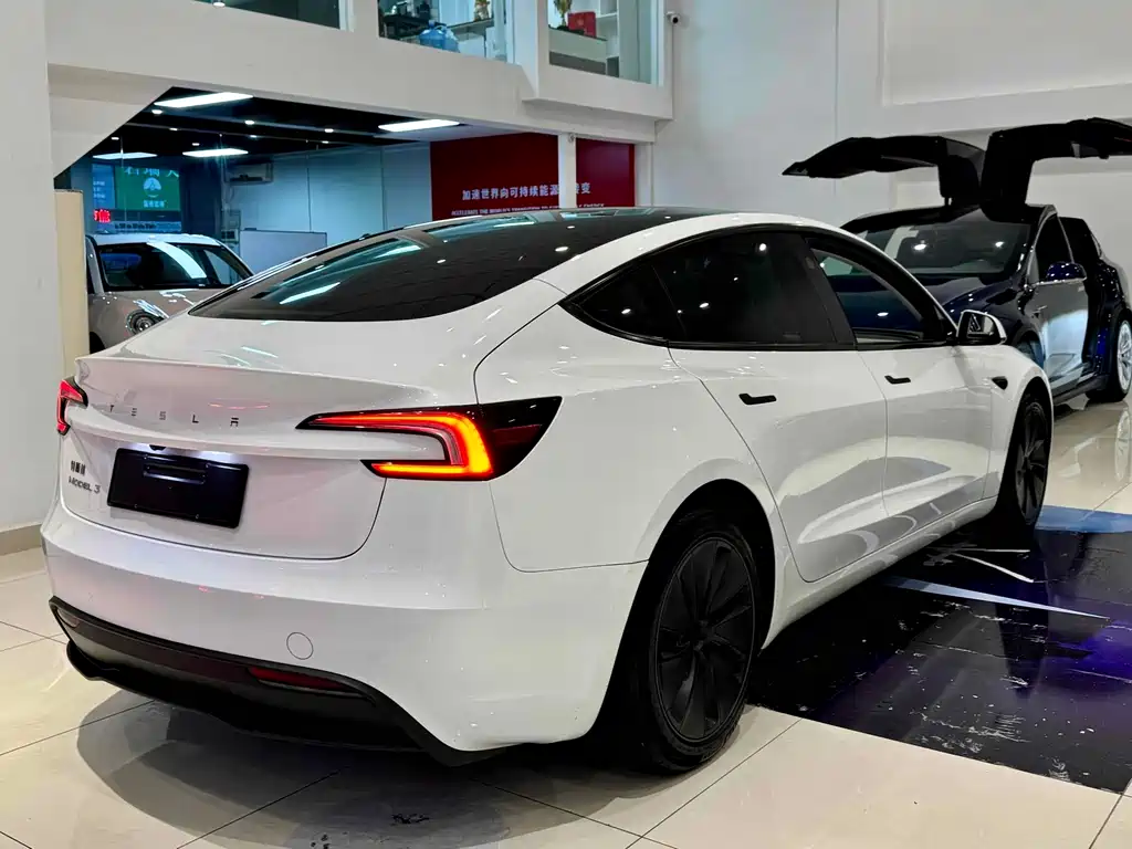 Tesla Model 3 — фотографии объявления, Фото 13