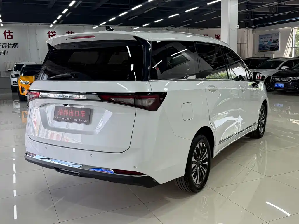 Wuling Jiachen — миниатюра 6