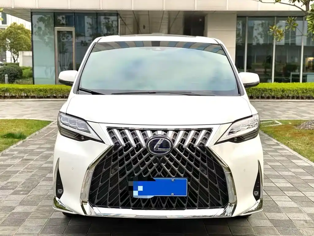 Lexus LM 2020 300h мест