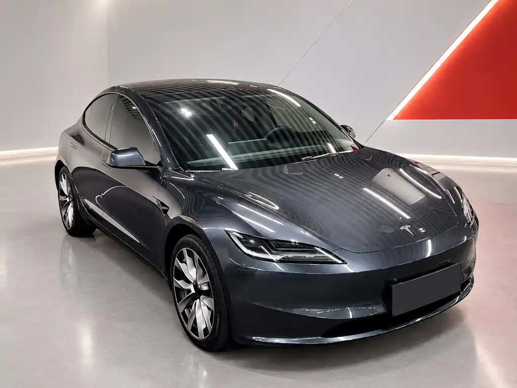 Tesla Model 3 — миниатюра 3