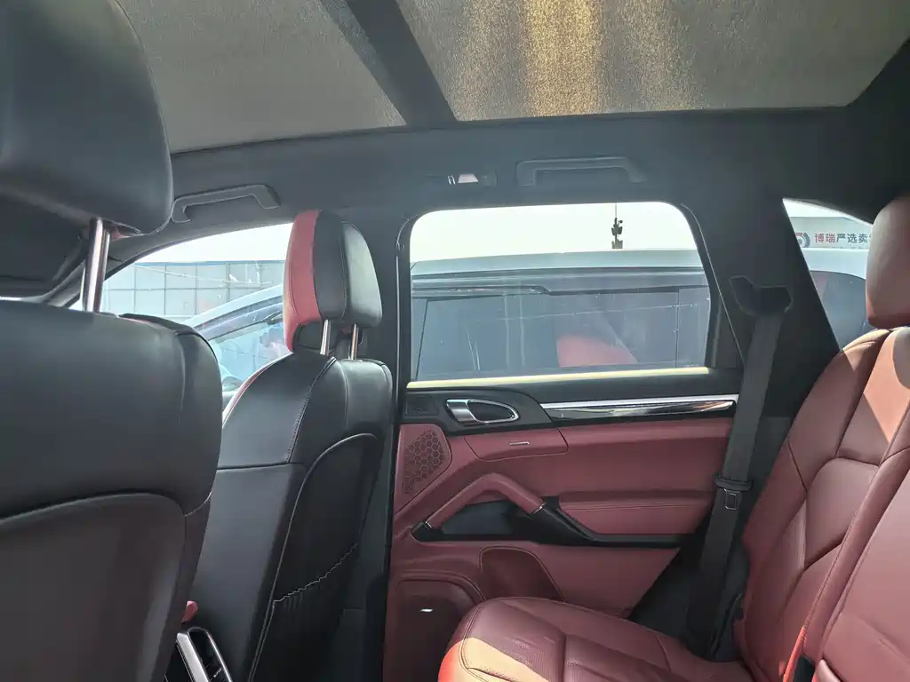 Porsche Cayenne — миниатюра 11