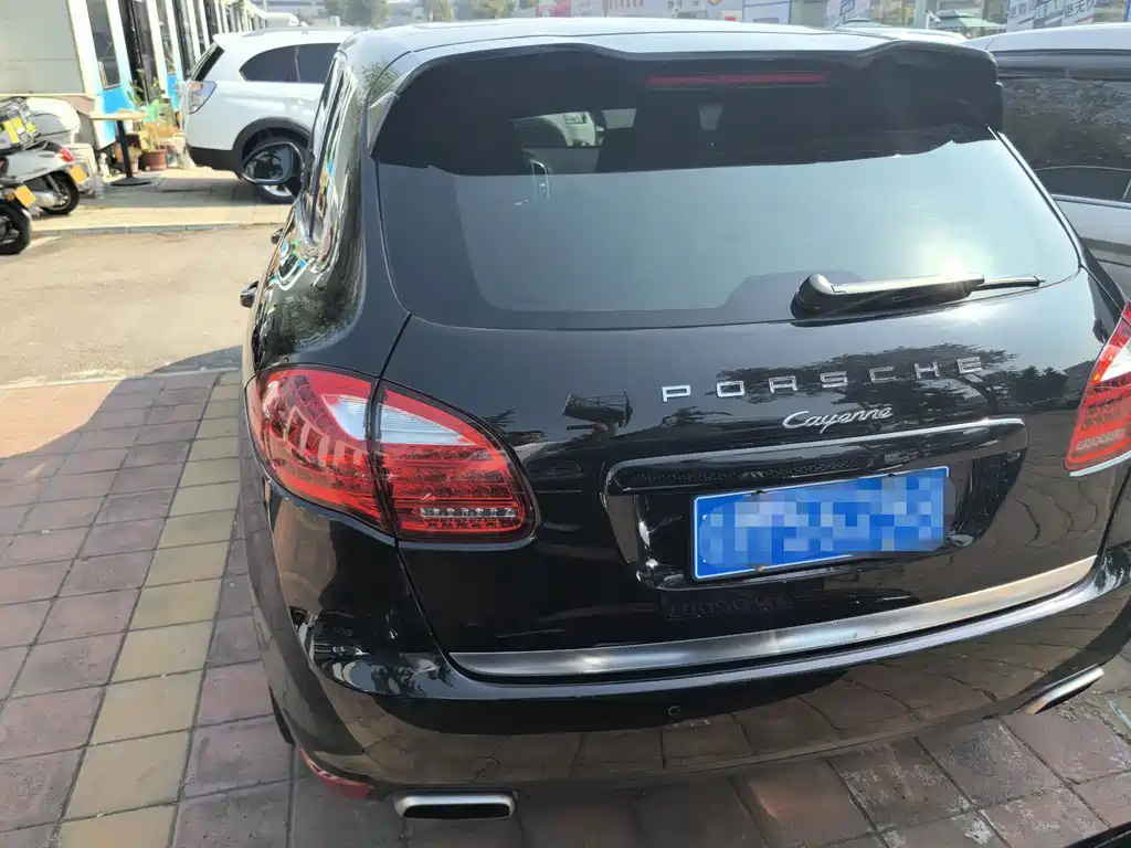 Porsche Cayenne — миниатюра 6