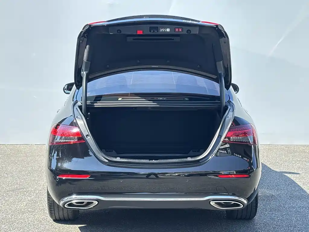 Mercedes-Benz E-Class — миниатюра 8