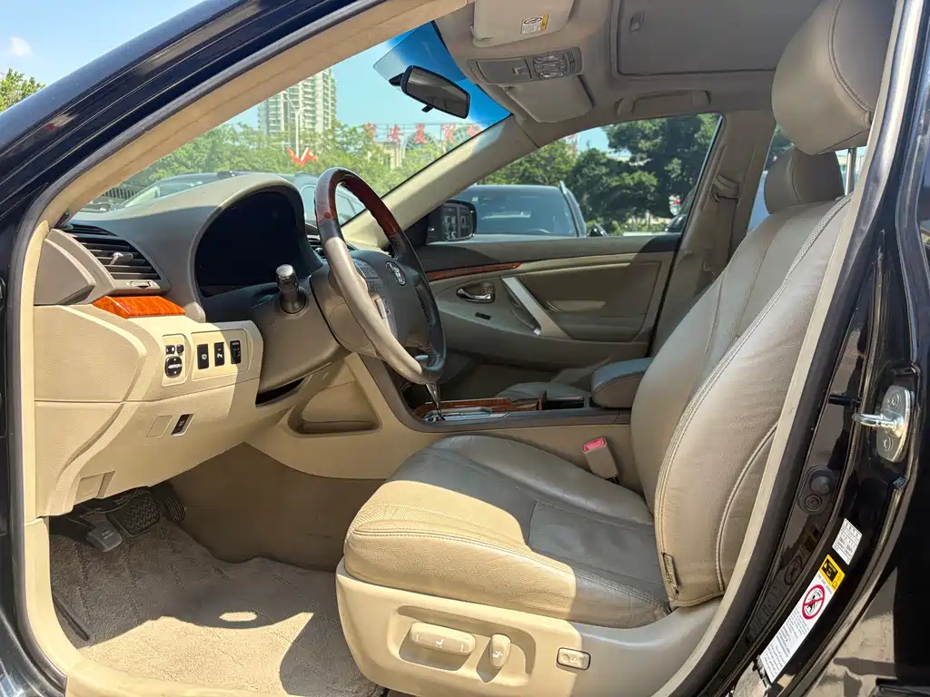 Toyota Camry — миниатюра 7