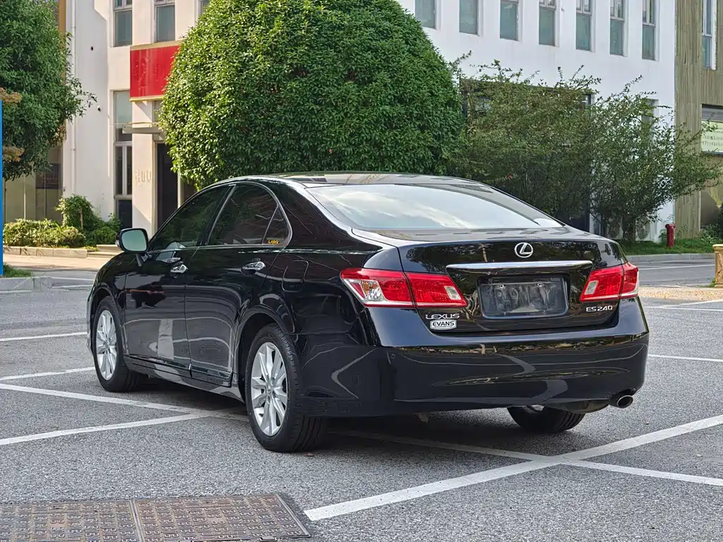 Lexus ES — миниатюра 6