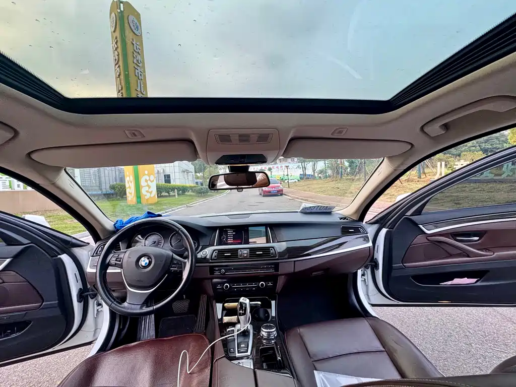 BMW 5 Series — миниатюра 7