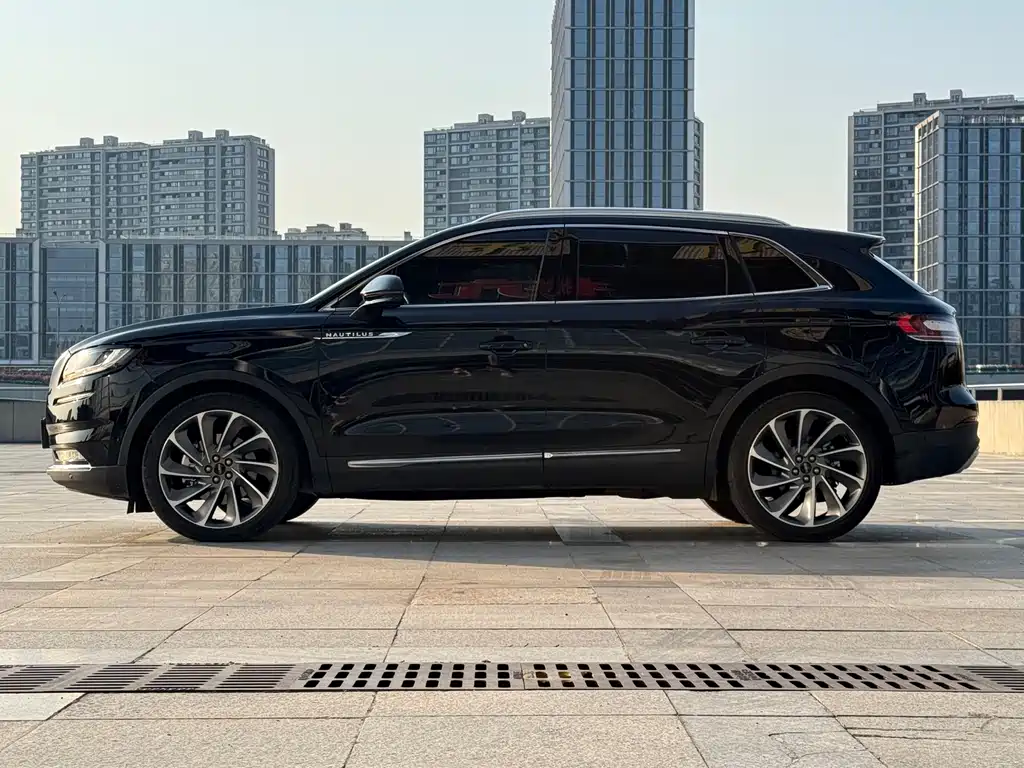 Lincoln Nautilus 2021 2.7T