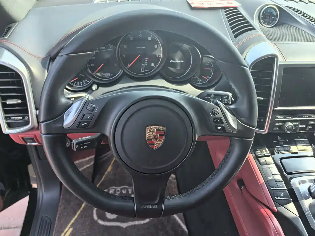 Porsche Cayenne — миниатюра 16
