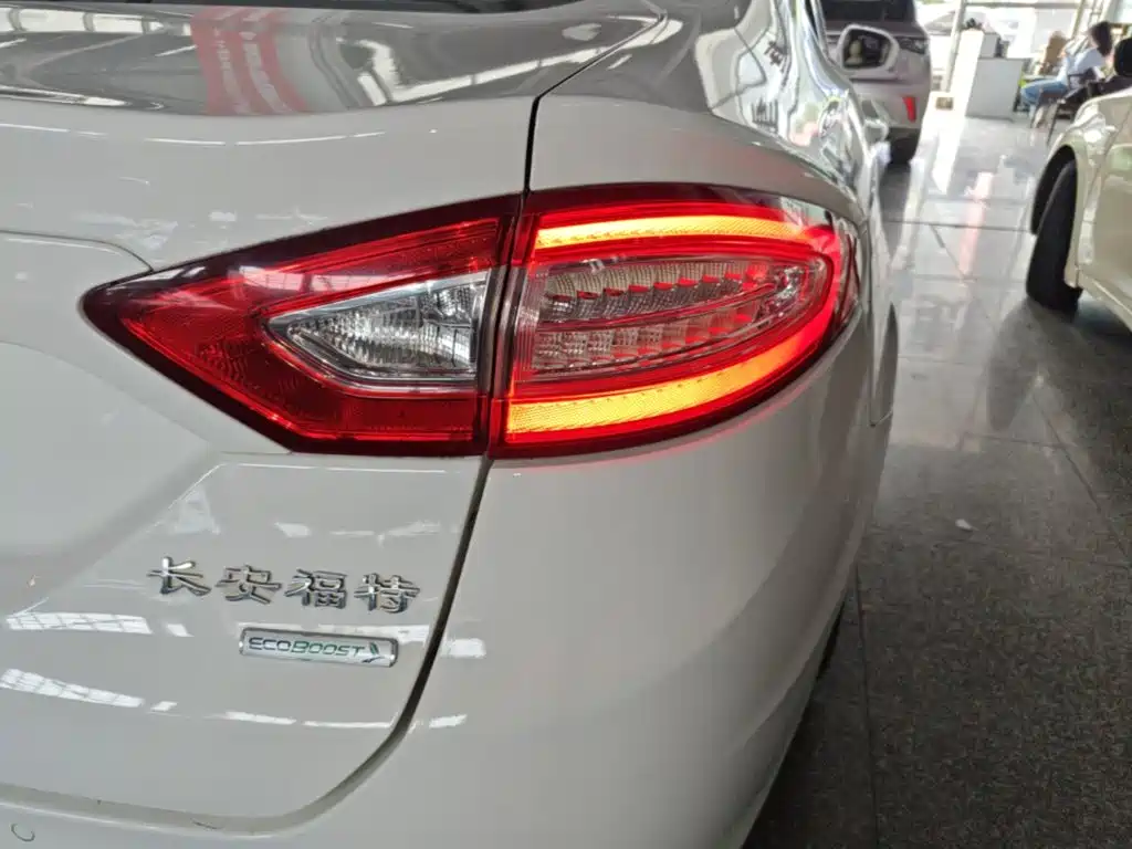 Ford Mondeo — миниатюра 8