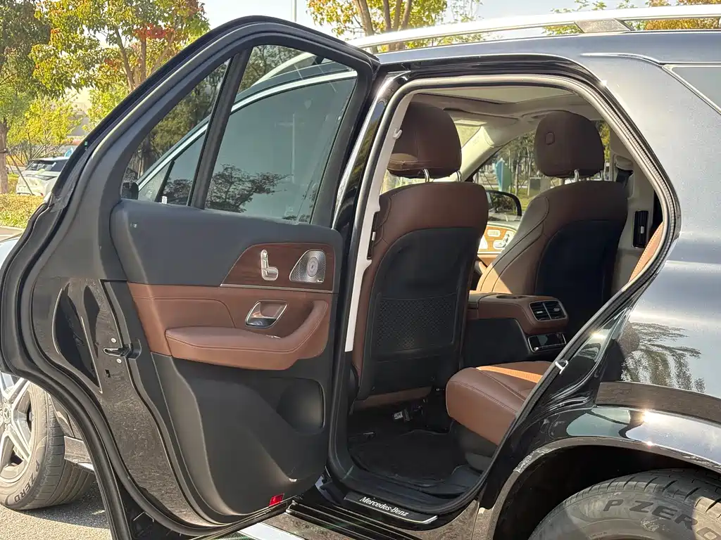 Mercedes-Benz GLE (Import) — миниатюра 10