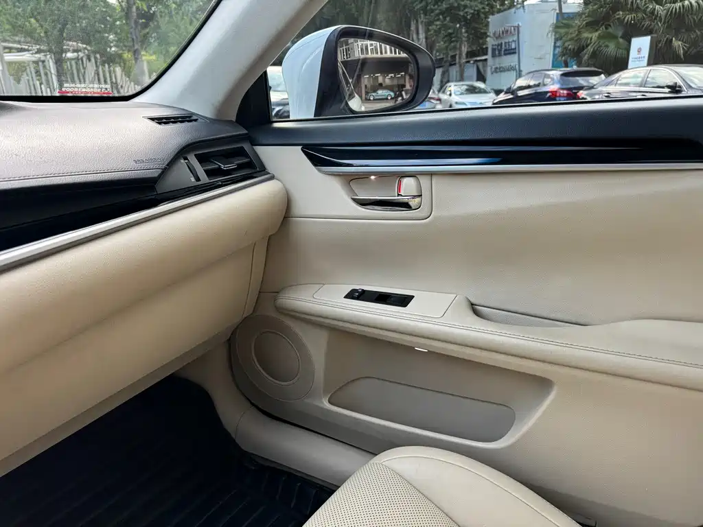 Lexus ES — миниатюра 12