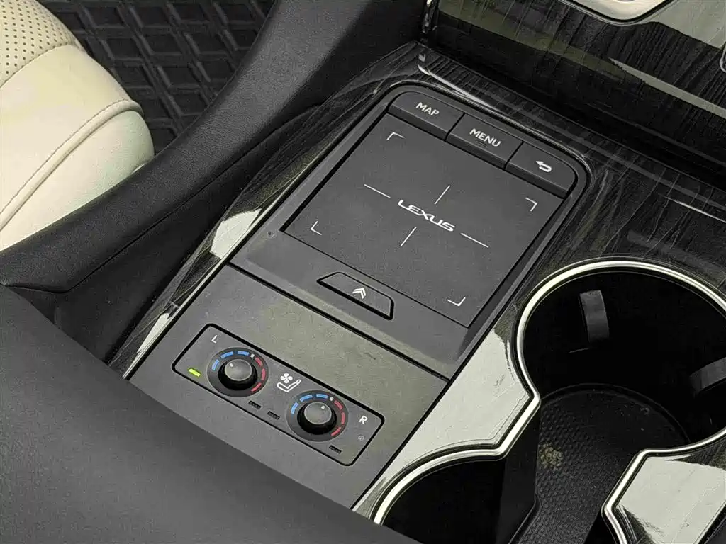 Lexus LM — миниатюра 16