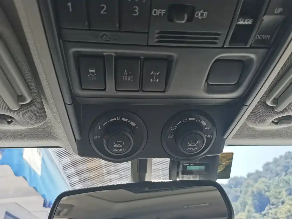 Toyota 4Runner — миниатюра 12