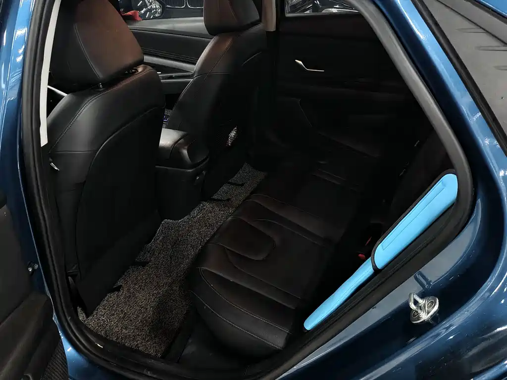 Hyundai Elantra — миниатюра 6