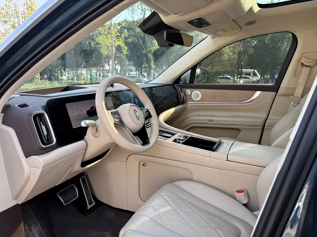 AITO ASK THE WORLD M9