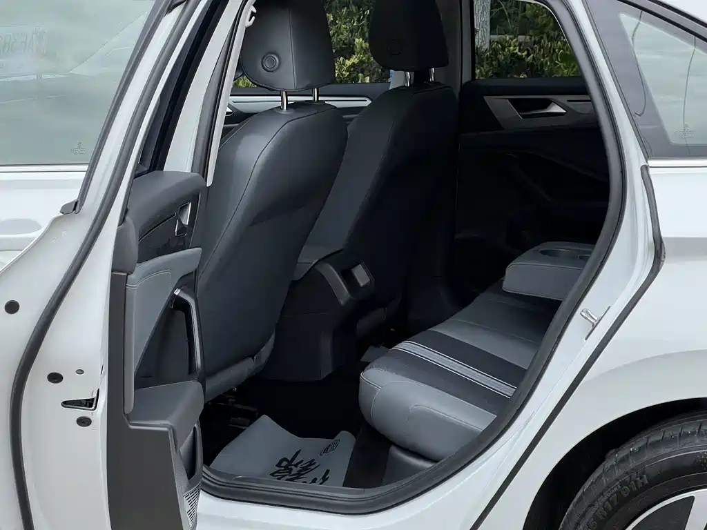 Volkswagen Sagitar — миниатюра 2