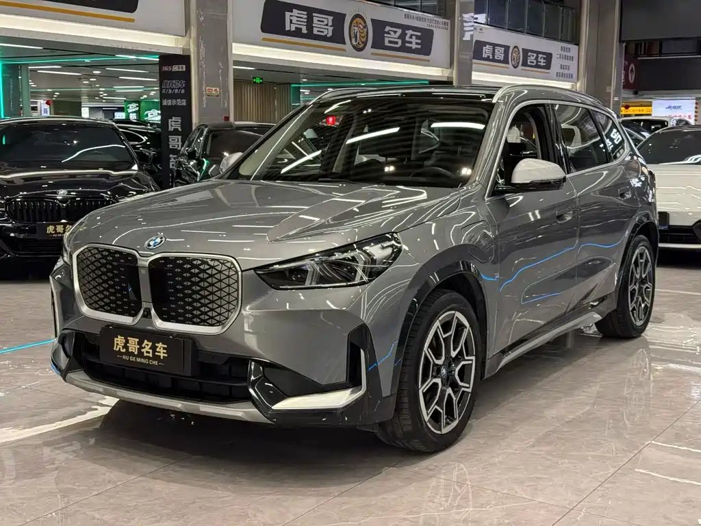 BMW iX1