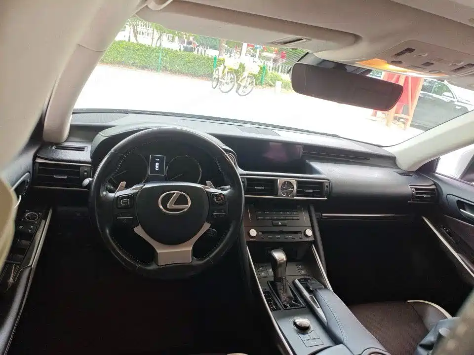 Lexus IS — миниатюра 3
