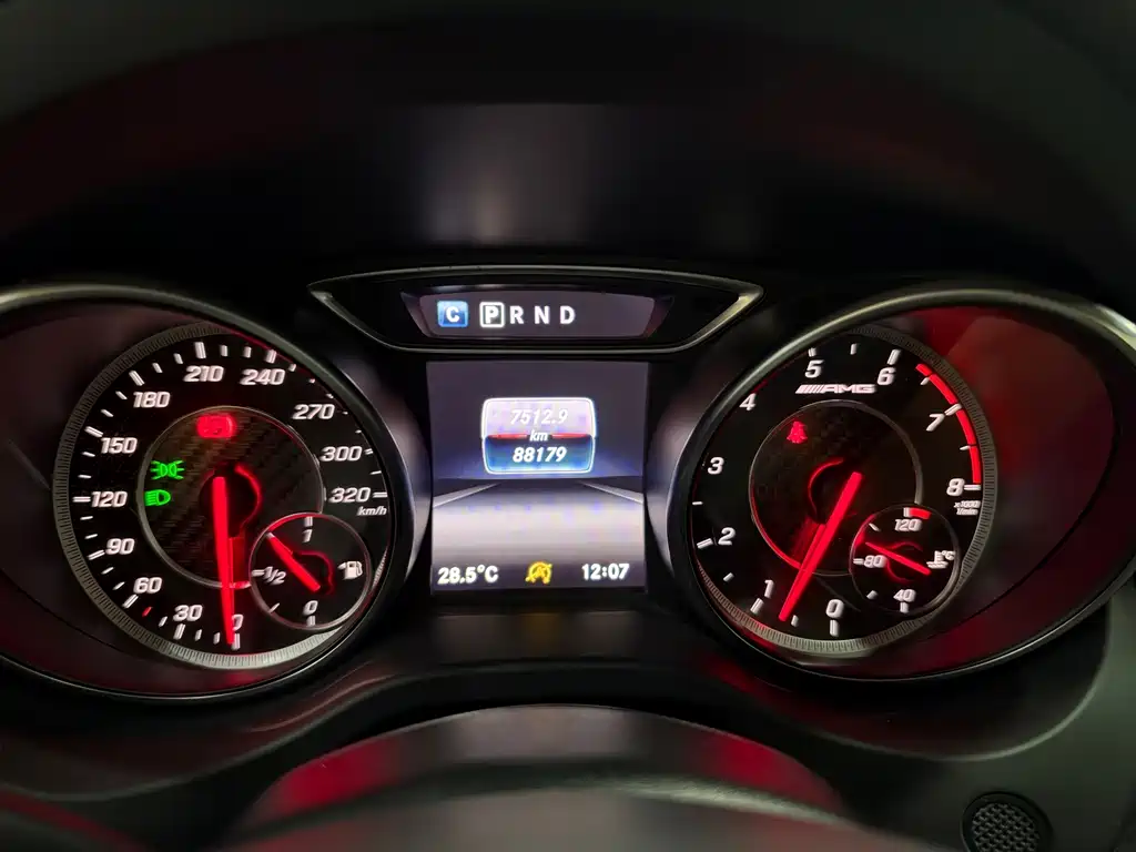 Mercedes-Benz GLA AMG — миниатюра 7