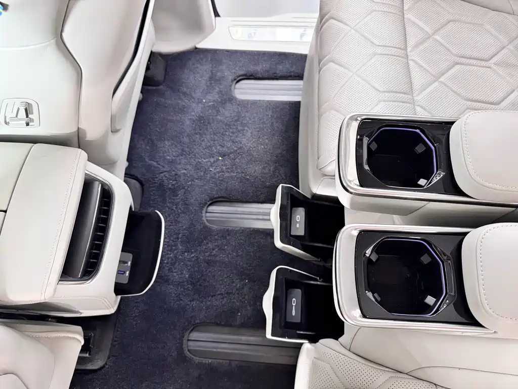 Volvo EM90 — миниатюра 24