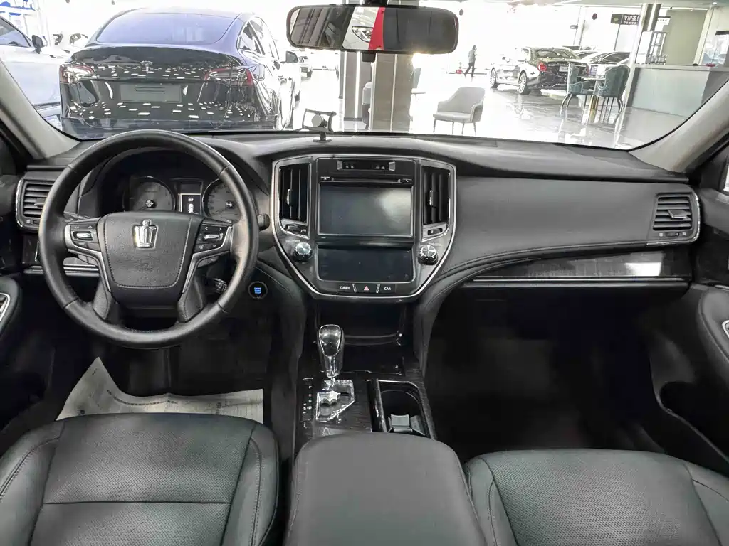 Toyota Crown 2015 2.0T Fashion