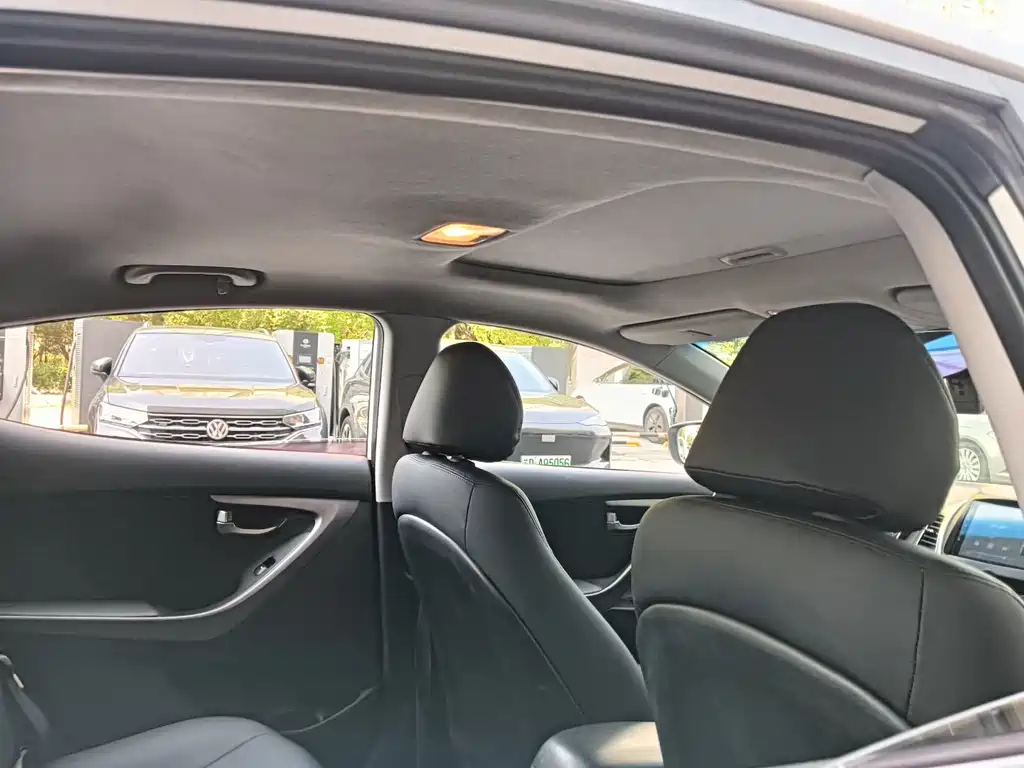 Hyundai Elantra Langdong — миниатюра 9