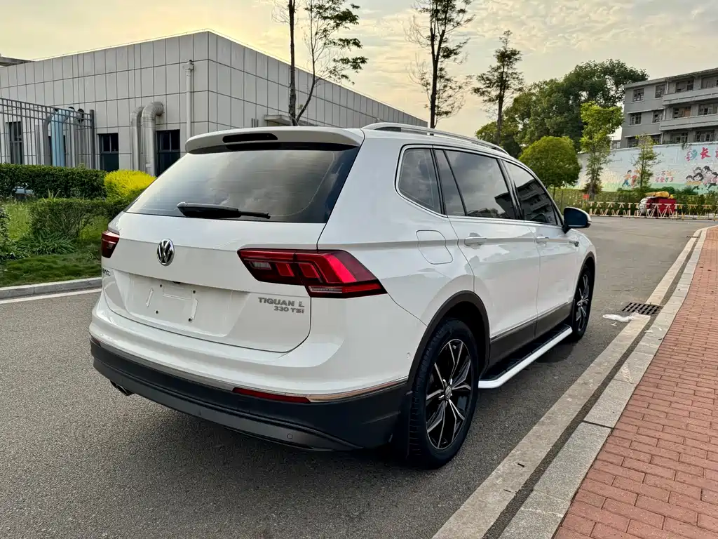 Volkswagen Tiguan L — миниатюра 18