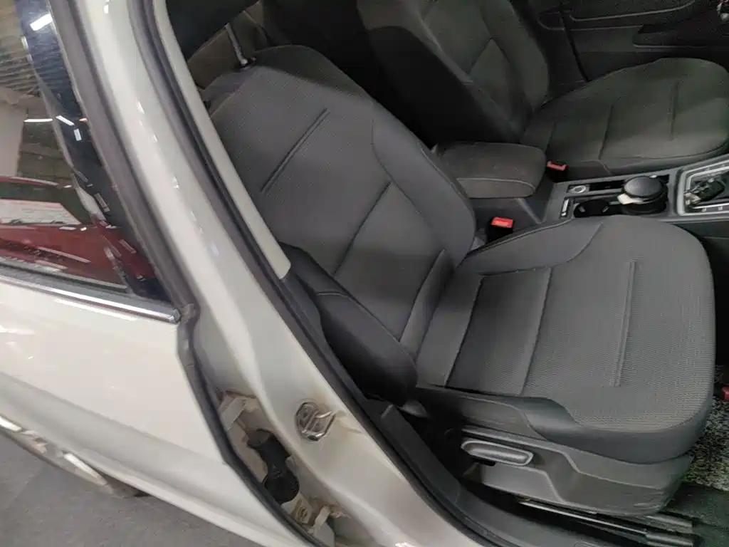 Volkswagen Golf — миниатюра 25