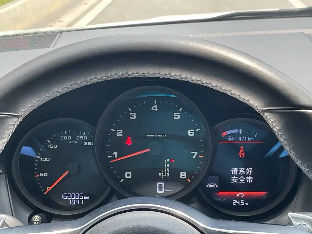 Porsche Macan — миниатюра 14